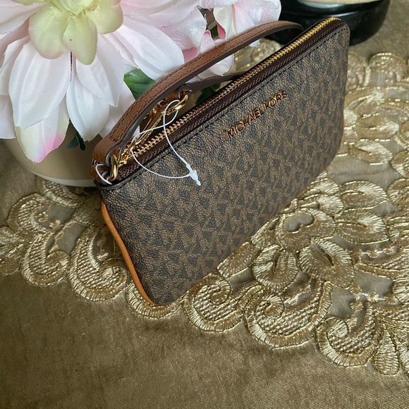 Michael Kors wristlet - Picture 8 of 12